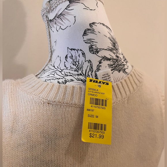 Tilly’s Knit Sweater Vest with tags - Picture 4 of 4